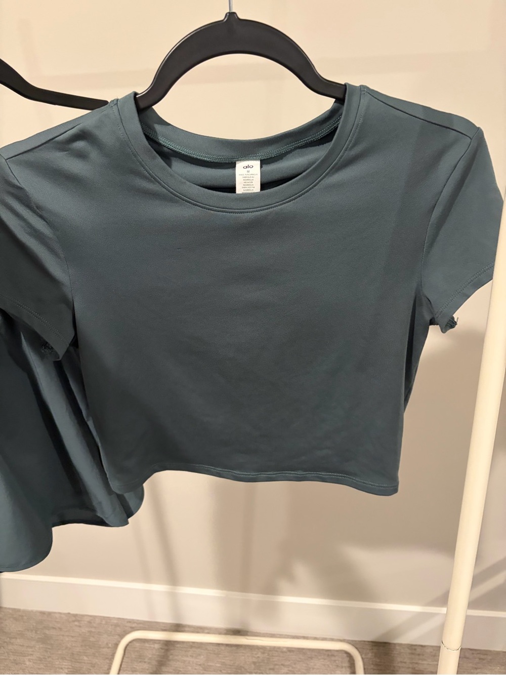ALO Yoga Match Point Short & Alosoft Crop Finesse Set in Clover Green - Picture 2 of 7